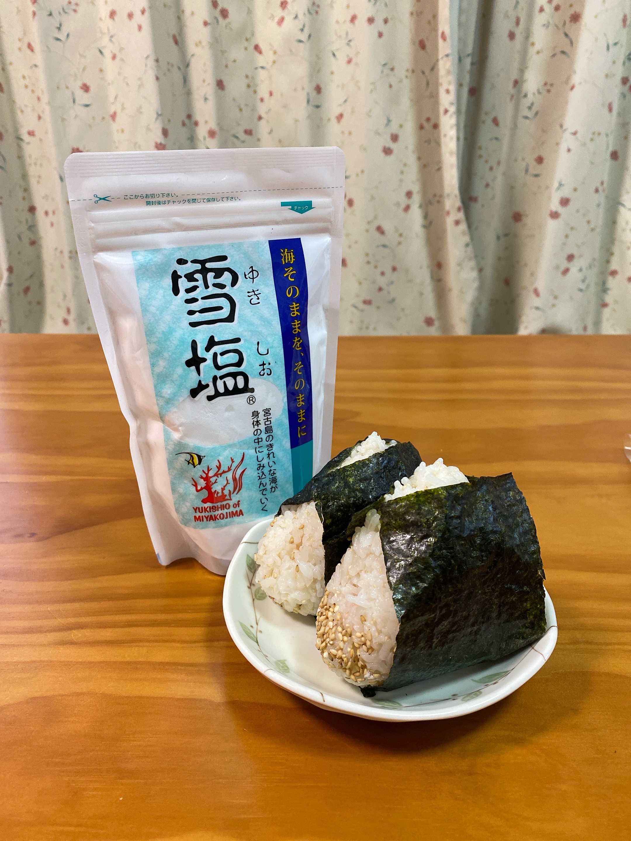雪塩とおにぎりの写真｜毎日の食卓に天然塩を